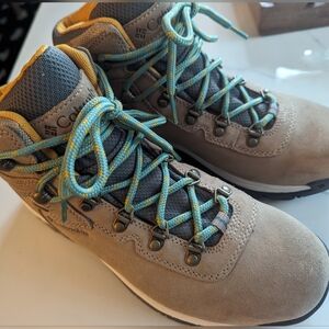 Columbia Newton Ridge Hiking Boots W9.5 or M7.5